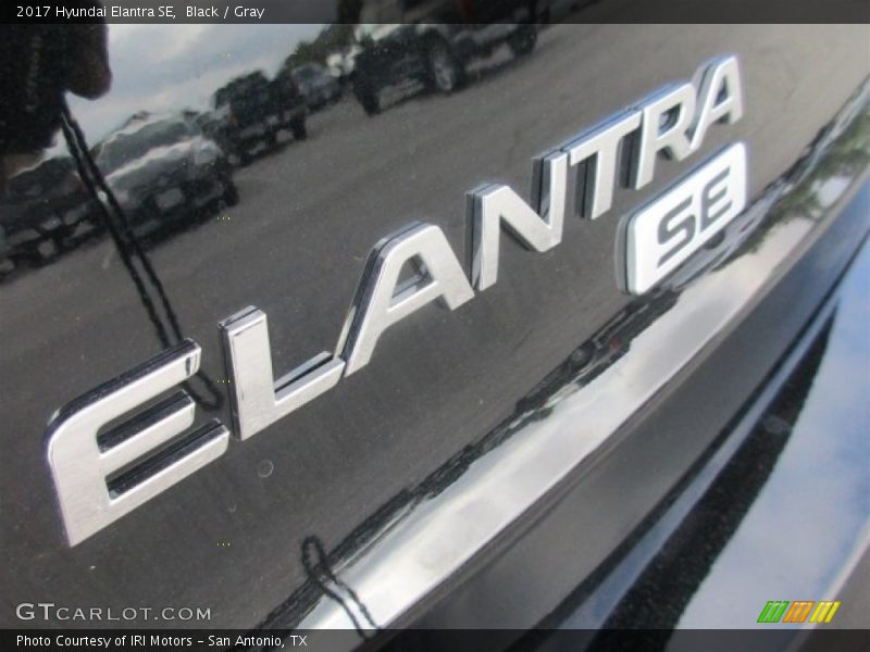 Black / Gray 2017 Hyundai Elantra SE