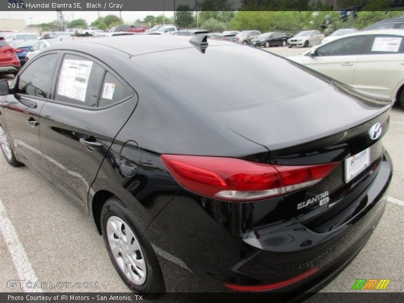 Black / Gray 2017 Hyundai Elantra SE