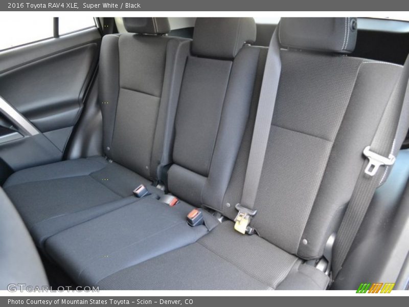 Super White / Black 2016 Toyota RAV4 XLE