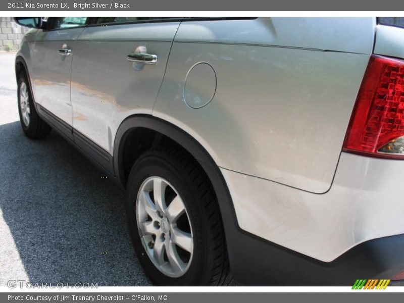 Bright Silver / Black 2011 Kia Sorento LX