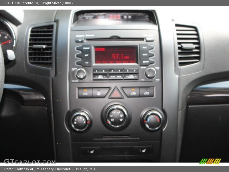 Bright Silver / Black 2011 Kia Sorento LX