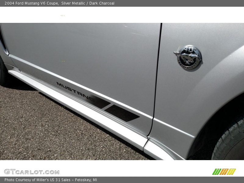 Silver Metallic / Dark Charcoal 2004 Ford Mustang V6 Coupe