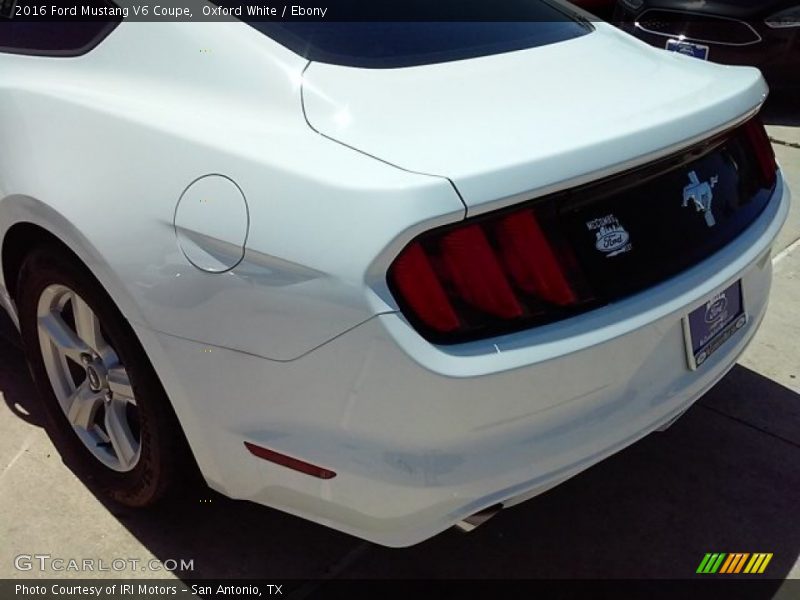 Oxford White / Ebony 2016 Ford Mustang V6 Coupe