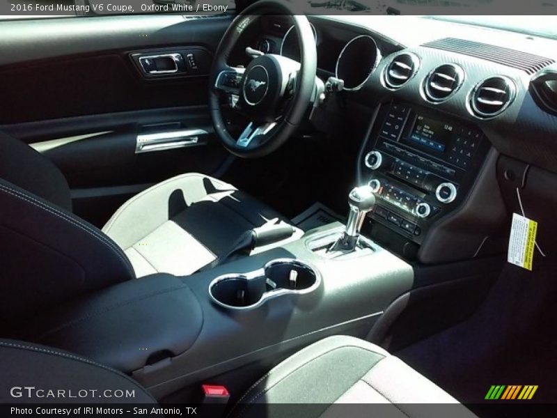 Oxford White / Ebony 2016 Ford Mustang V6 Coupe