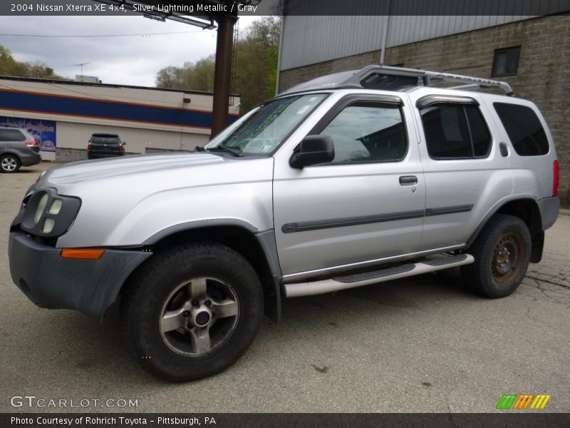 Front 3/4 View of 2004 Xterra XE 4x4