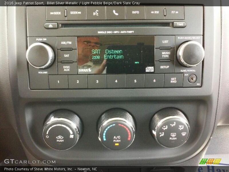 Billet Silver Metallic / Light Pebble Beige/Dark Slate Gray 2016 Jeep Patriot Sport