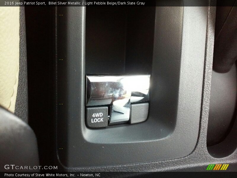 Billet Silver Metallic / Light Pebble Beige/Dark Slate Gray 2016 Jeep Patriot Sport