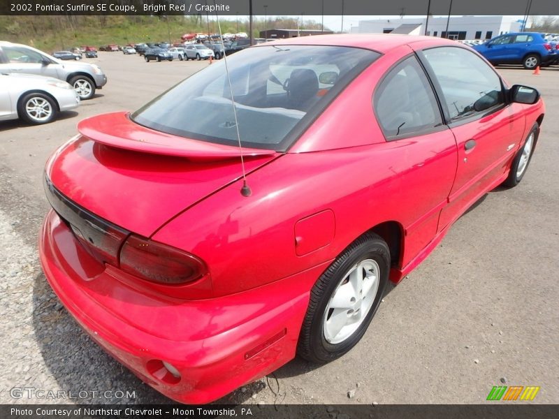 Bright Red / Graphite 2002 Pontiac Sunfire SE Coupe