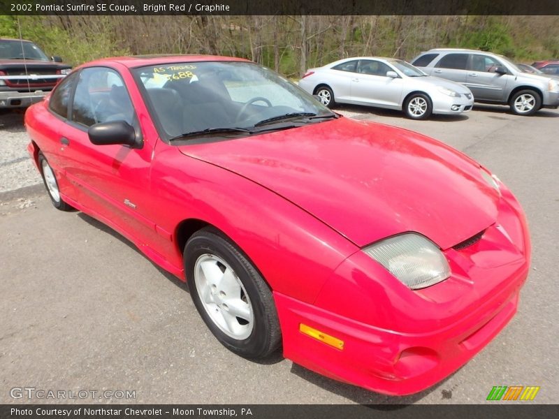 Front 3/4 View of 2002 Sunfire SE Coupe