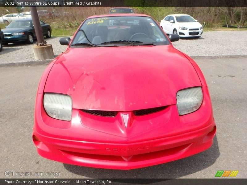 Bright Red / Graphite 2002 Pontiac Sunfire SE Coupe