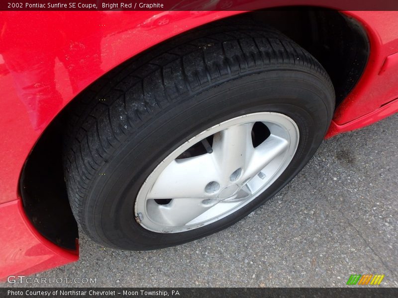 Bright Red / Graphite 2002 Pontiac Sunfire SE Coupe