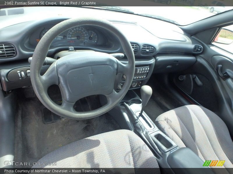 Bright Red / Graphite 2002 Pontiac Sunfire SE Coupe