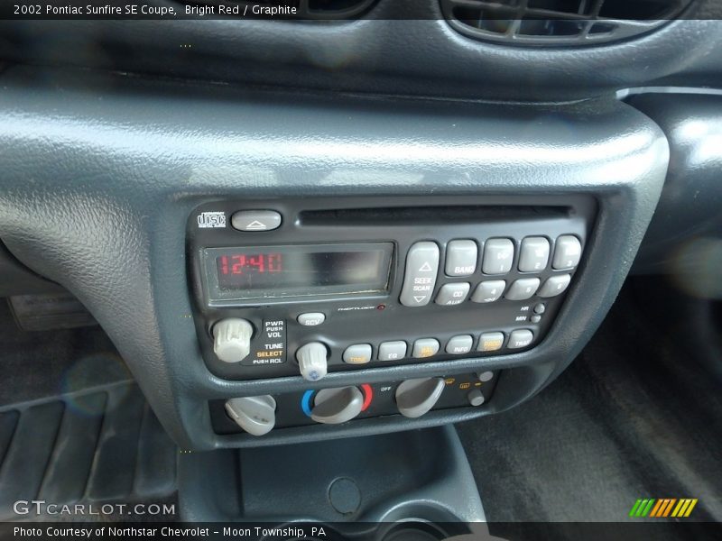 Bright Red / Graphite 2002 Pontiac Sunfire SE Coupe