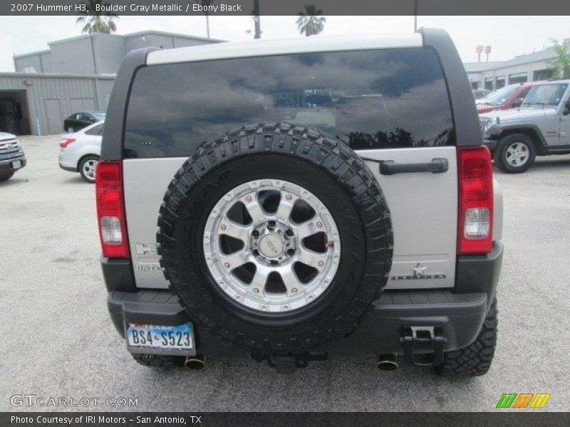 Boulder Gray Metallic / Ebony Black 2007 Hummer H3