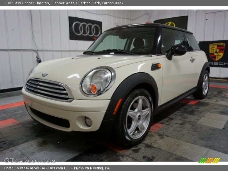 Pepper White / Carbon Black/Carbon Black 2007 Mini Cooper Hardtop