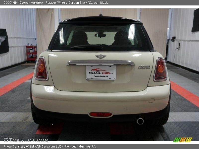 Pepper White / Carbon Black/Carbon Black 2007 Mini Cooper Hardtop