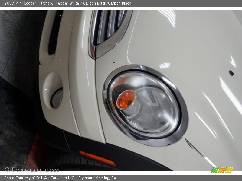 Pepper White / Carbon Black/Carbon Black 2007 Mini Cooper Hardtop