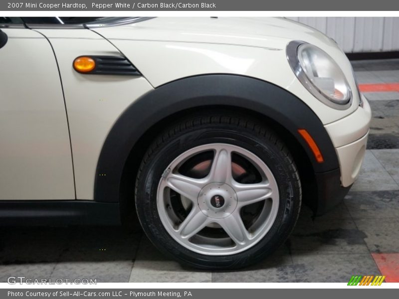 Pepper White / Carbon Black/Carbon Black 2007 Mini Cooper Hardtop