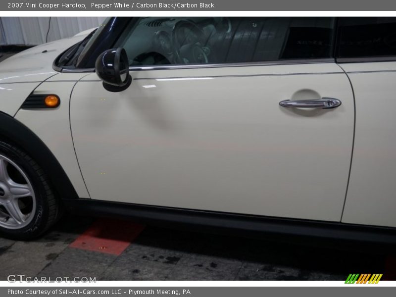 Pepper White / Carbon Black/Carbon Black 2007 Mini Cooper Hardtop