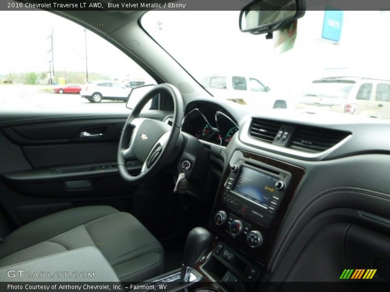 Blue Velvet Metallic / Ebony 2016 Chevrolet Traverse LT AWD