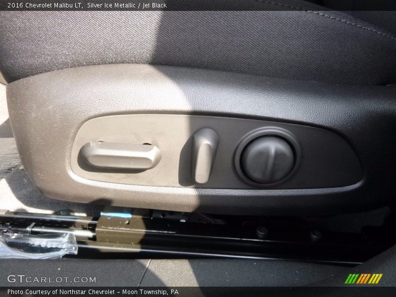 Silver Ice Metallic / Jet Black 2016 Chevrolet Malibu LT