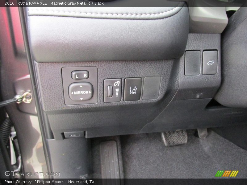 Magnetic Gray Metallic / Black 2016 Toyota RAV4 XLE
