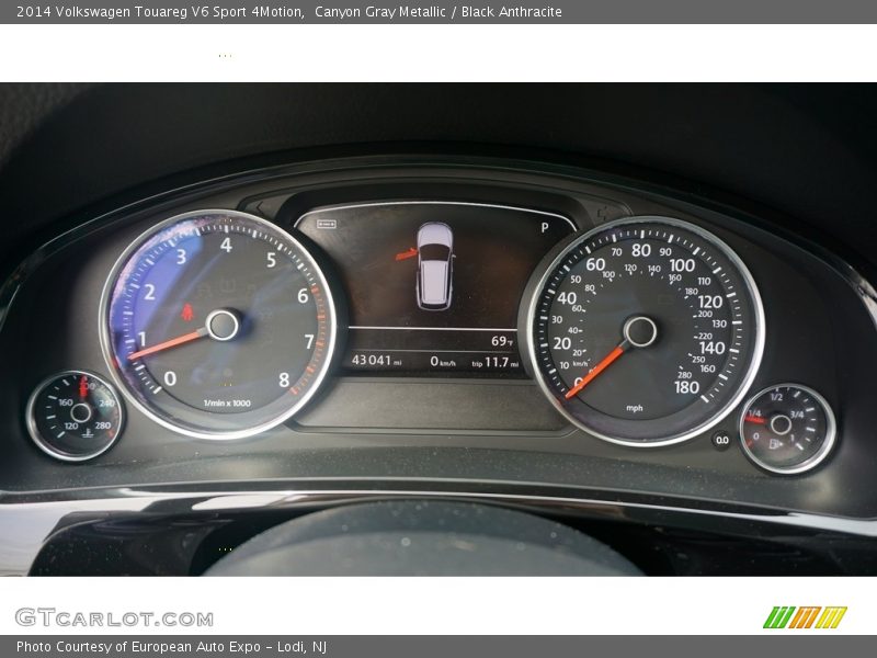 Canyon Gray Metallic / Black Anthracite 2014 Volkswagen Touareg V6 Sport 4Motion