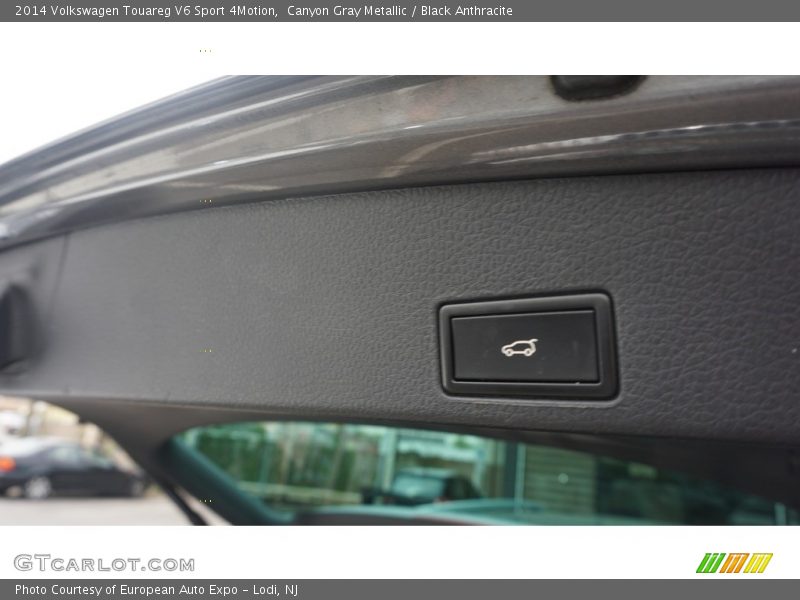 Canyon Gray Metallic / Black Anthracite 2014 Volkswagen Touareg V6 Sport 4Motion