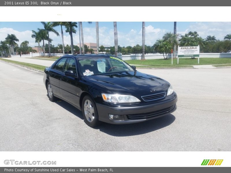 Front 3/4 View of 2001 ES 300