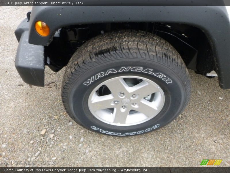 Bright White / Black 2016 Jeep Wrangler Sport