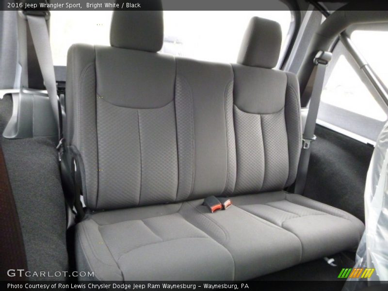 Bright White / Black 2016 Jeep Wrangler Sport