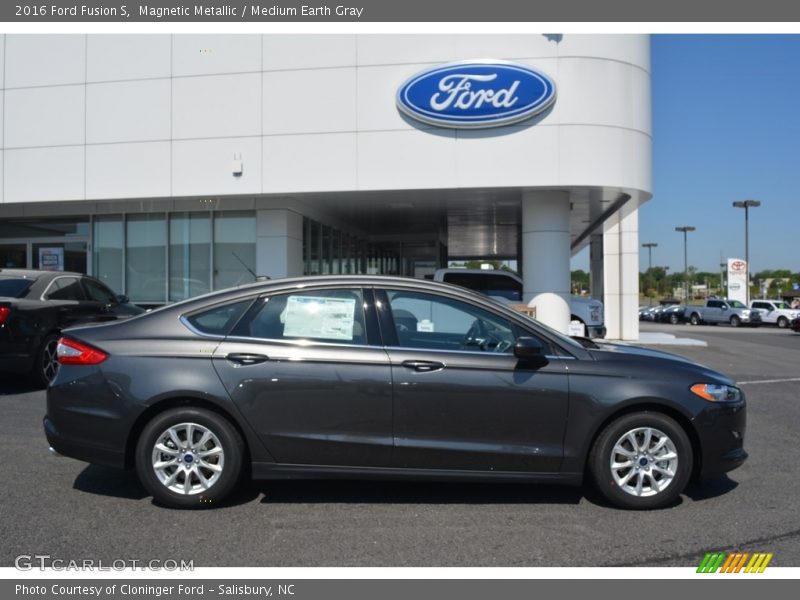 Magnetic Metallic / Medium Earth Gray 2016 Ford Fusion S