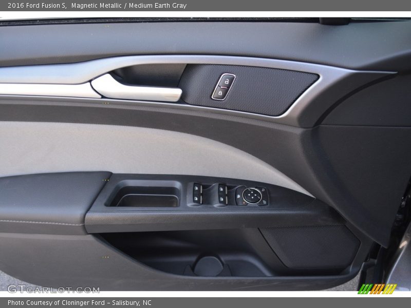 Magnetic Metallic / Medium Earth Gray 2016 Ford Fusion S