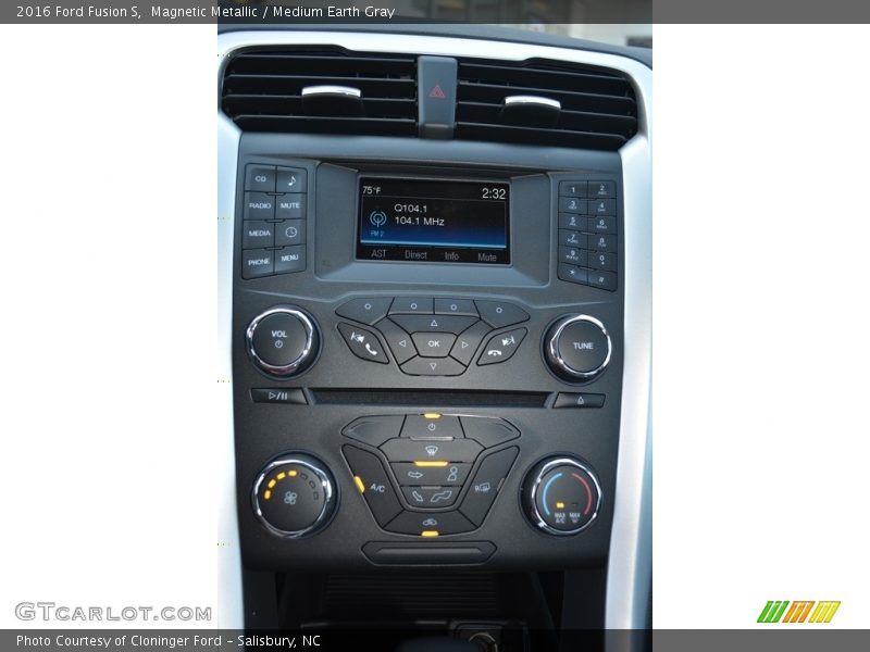 Magnetic Metallic / Medium Earth Gray 2016 Ford Fusion S