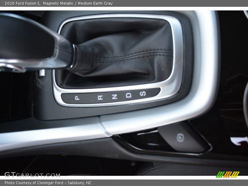 Magnetic Metallic / Medium Earth Gray 2016 Ford Fusion S