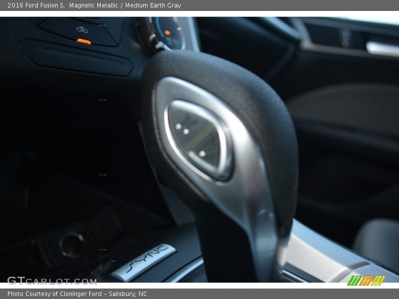 Magnetic Metallic / Medium Earth Gray 2016 Ford Fusion S