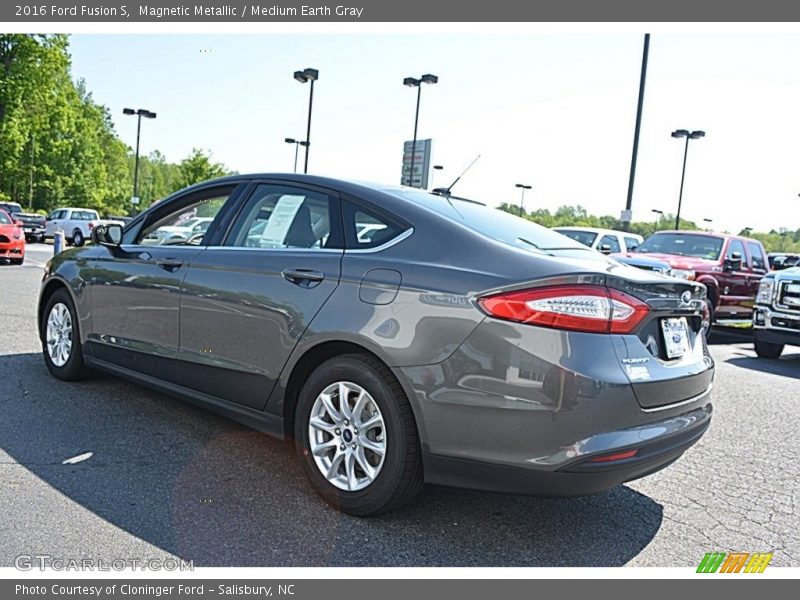 Magnetic Metallic / Medium Earth Gray 2016 Ford Fusion S