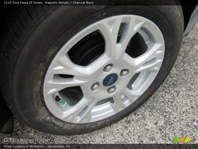 Magnetic Metallic / Charcoal Black 2016 Ford Fiesta SE Sedan