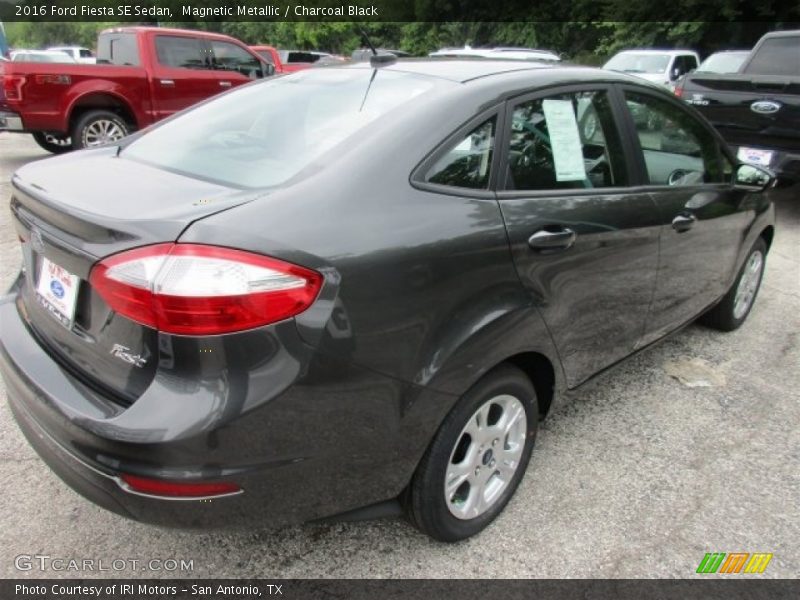 Magnetic Metallic / Charcoal Black 2016 Ford Fiesta SE Sedan