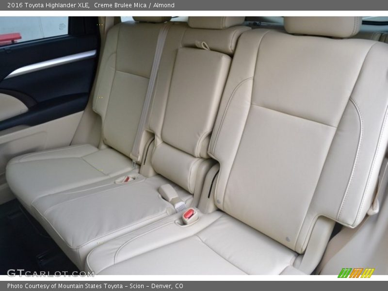 Creme Brulee Mica / Almond 2016 Toyota Highlander XLE