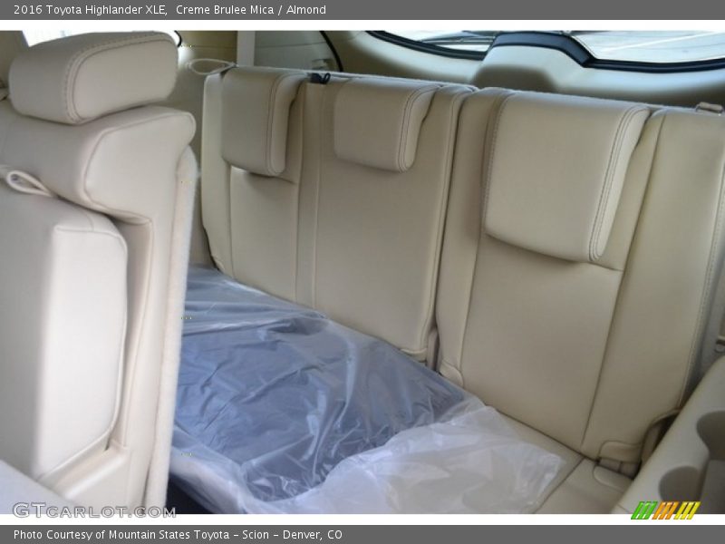 Creme Brulee Mica / Almond 2016 Toyota Highlander XLE