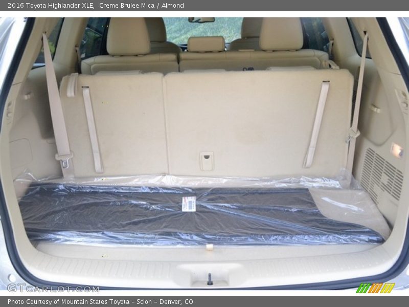 Creme Brulee Mica / Almond 2016 Toyota Highlander XLE