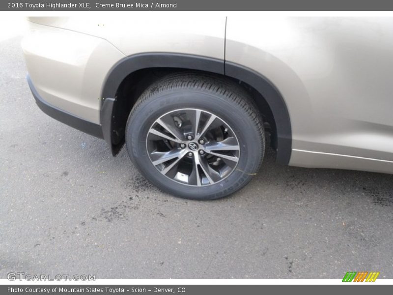 Creme Brulee Mica / Almond 2016 Toyota Highlander XLE