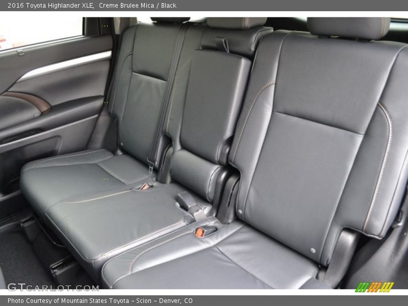 Creme Brulee Mica / Black 2016 Toyota Highlander XLE