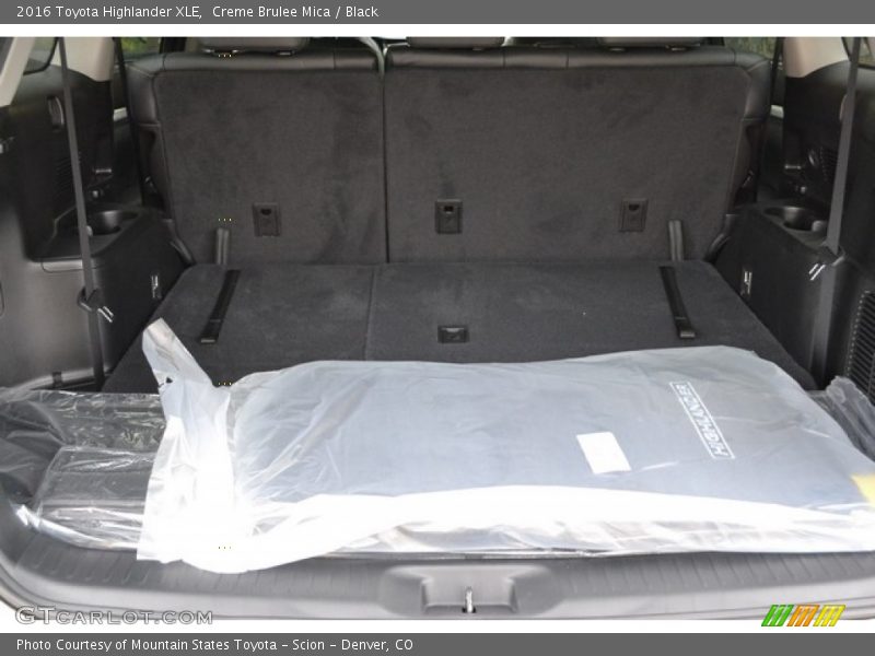 Creme Brulee Mica / Black 2016 Toyota Highlander XLE
