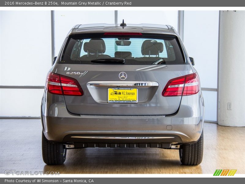 Mountain Grey Metallic / Cranberry Red 2016 Mercedes-Benz B 250e