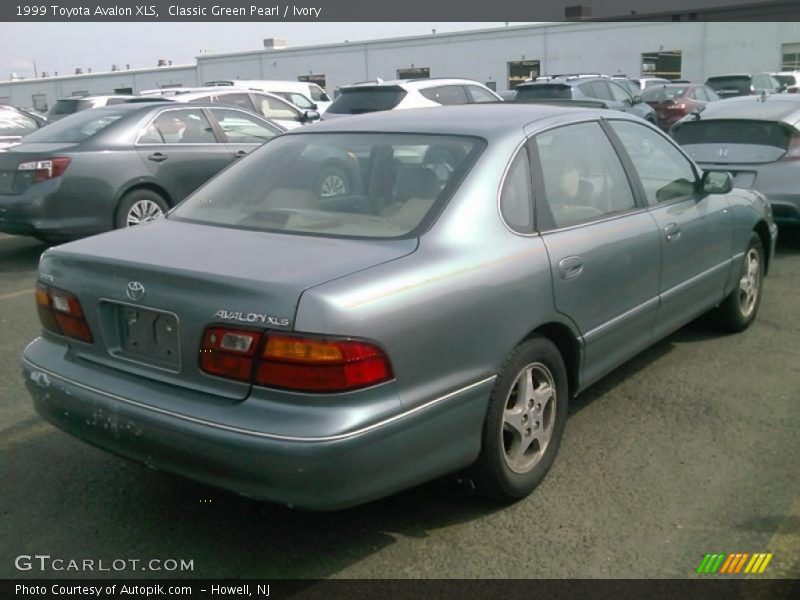 Classic Green Pearl / Ivory 1999 Toyota Avalon XLS