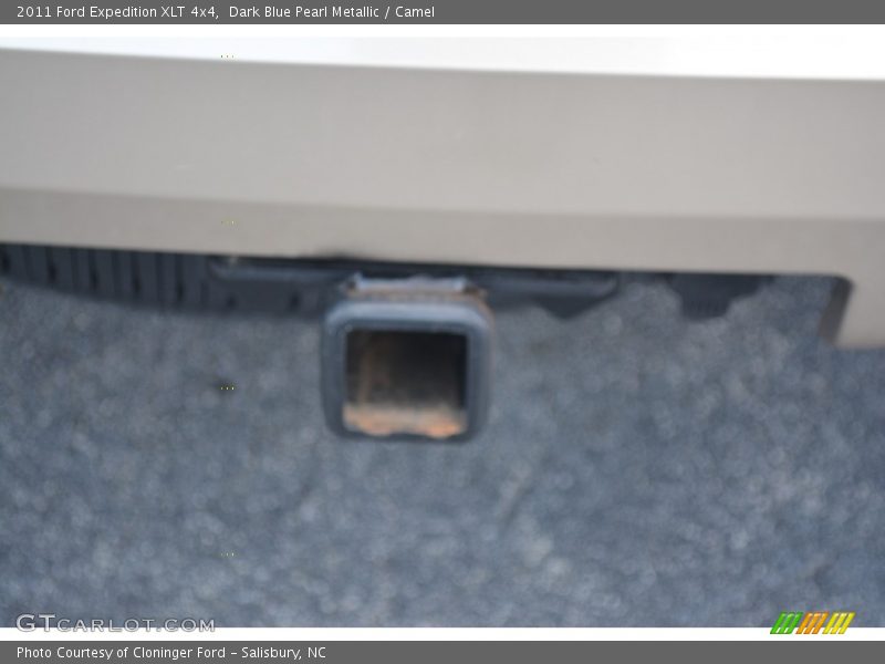 Dark Blue Pearl Metallic / Camel 2011 Ford Expedition XLT 4x4