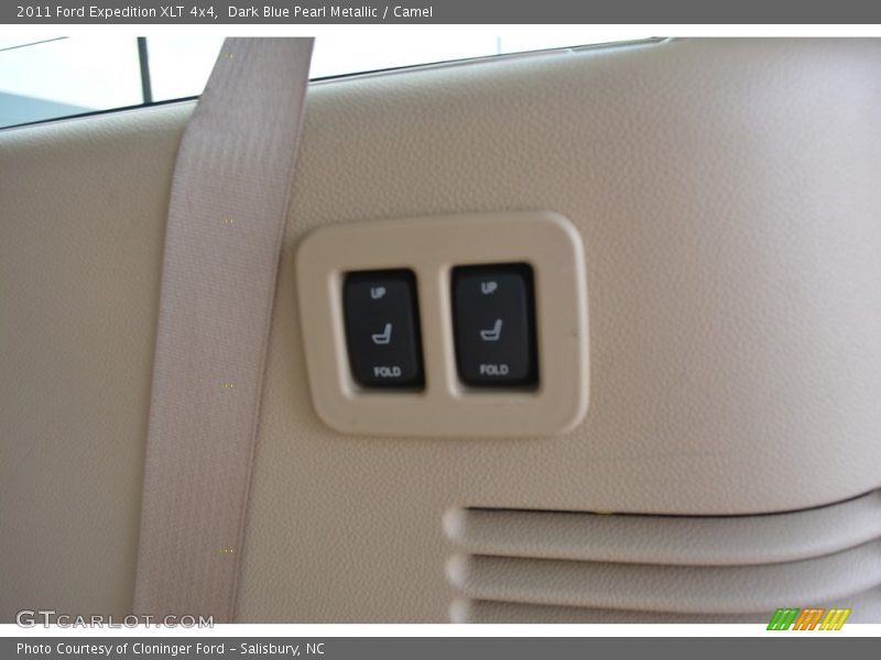 Dark Blue Pearl Metallic / Camel 2011 Ford Expedition XLT 4x4