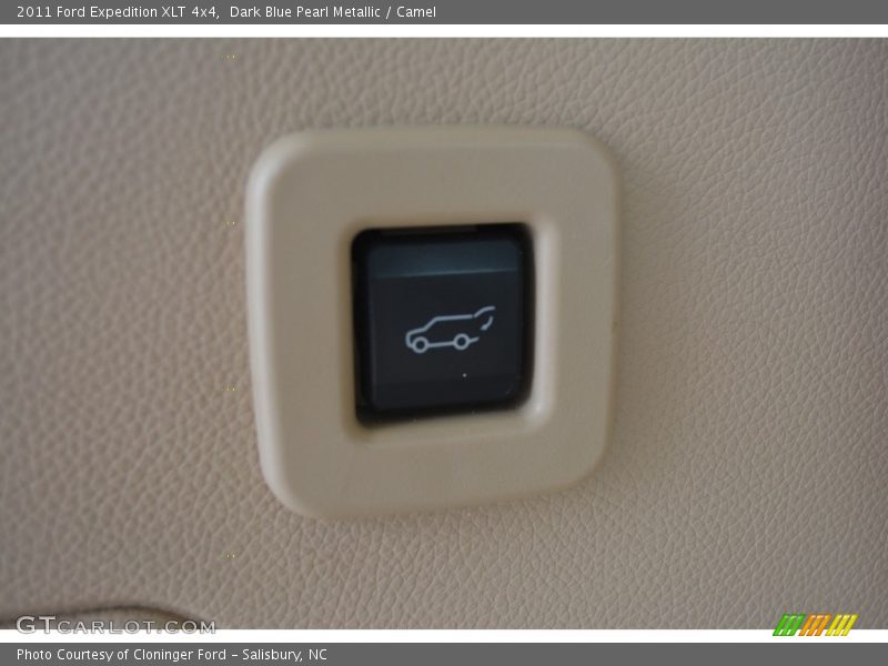 Dark Blue Pearl Metallic / Camel 2011 Ford Expedition XLT 4x4
